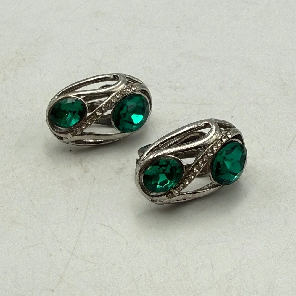 Vintage Emerald Green Crystal Clip On Earrings Silver Tone Rhinestone Accents